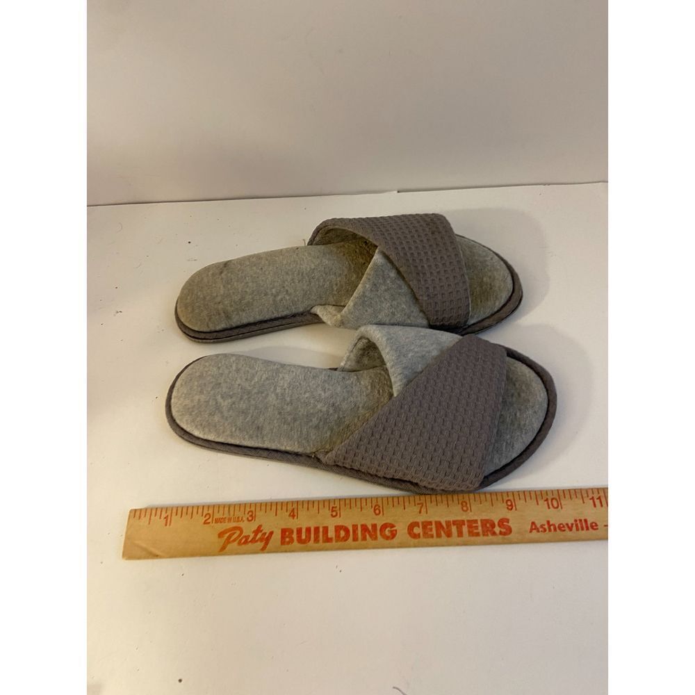 DearFoam slippers gray M size‎ 7/8 gray color with some discoloration